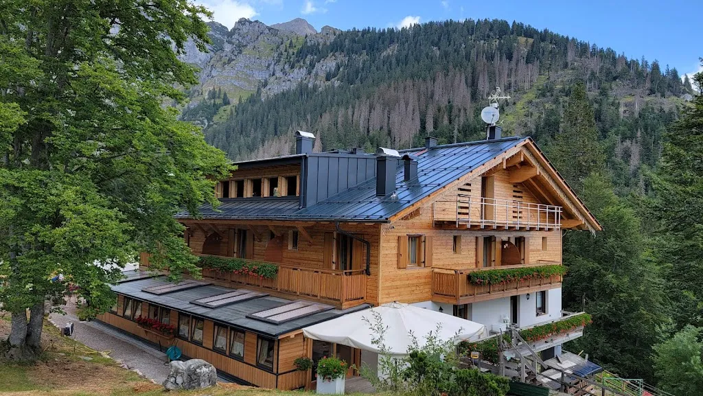 Skywalker Feng_Rifugio La Montanara Tovre Plateau Molveno_Andalo_review