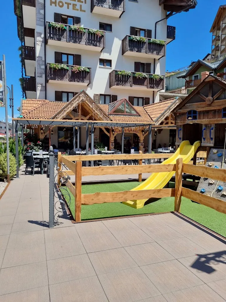 Pizzeria Ristorante Ghezzi_Andalo_slider_image_3