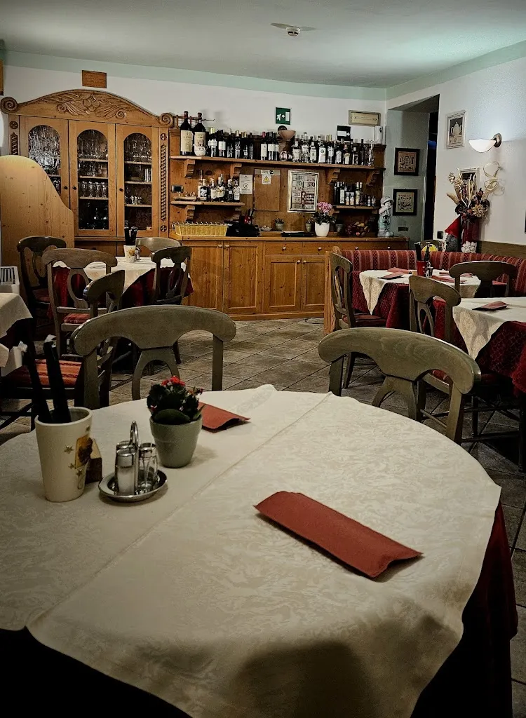 Ristorante Pizzeria Alpino Breguzzo restaurant in Breguzzo