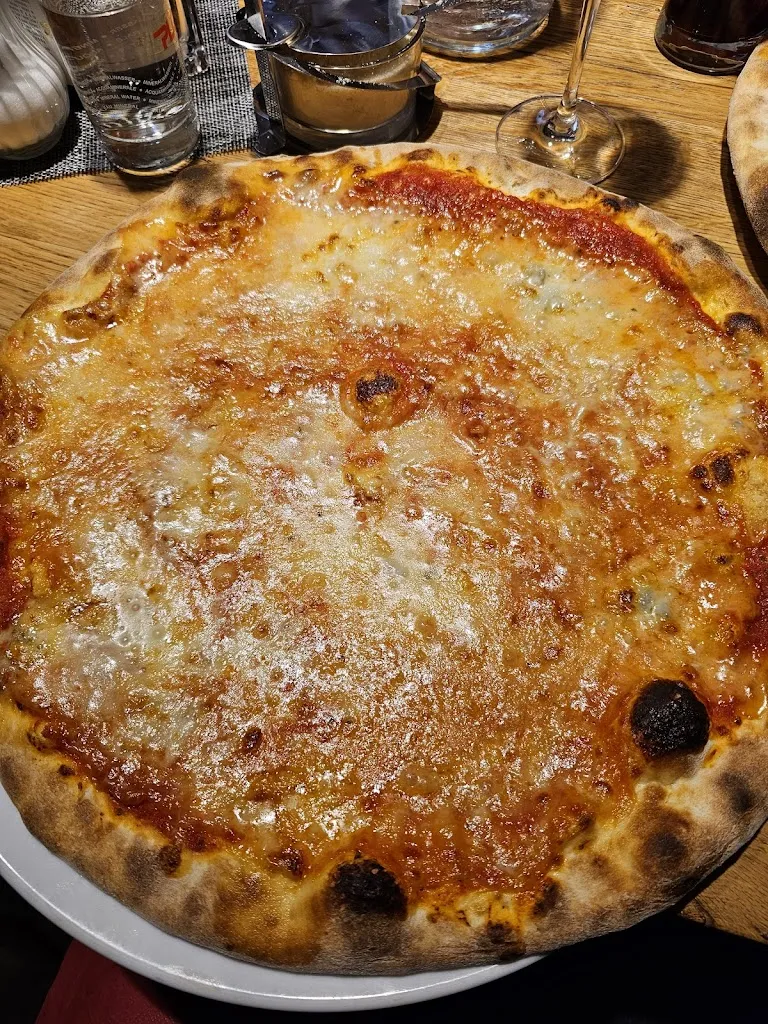 Vlada Nedved_Pizzeria Restaurant Cafe Bar Max_Brennero - Brenner_review