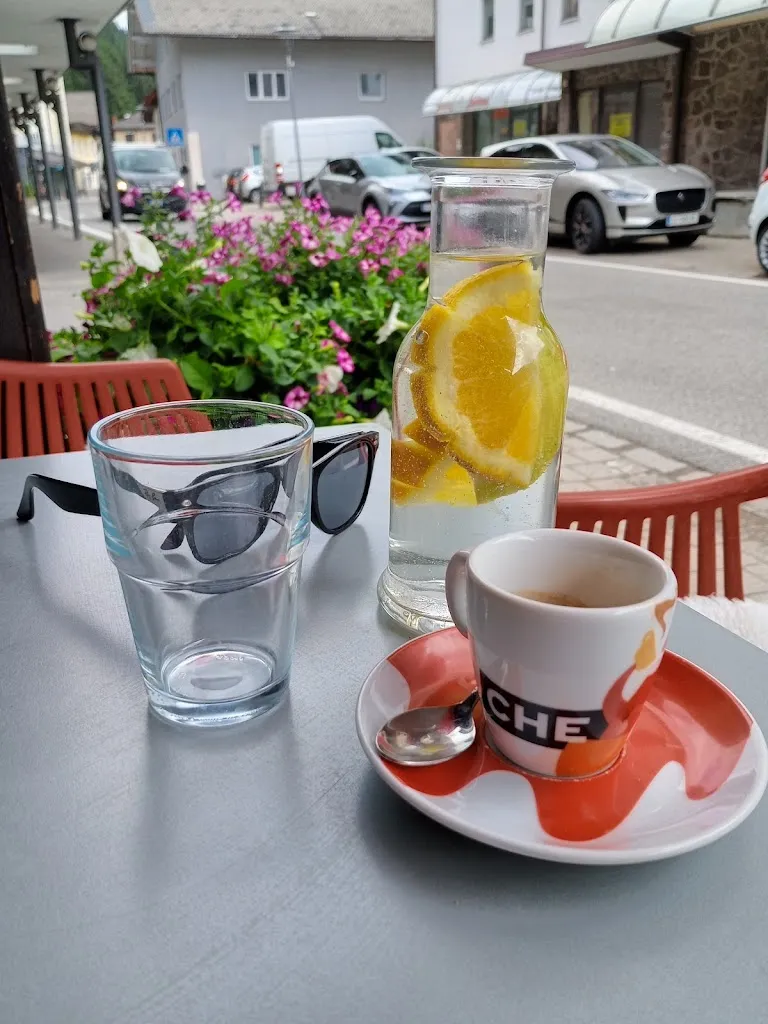 Ivan Mladenovic_Bar Anita_Brennero - Brenner_review