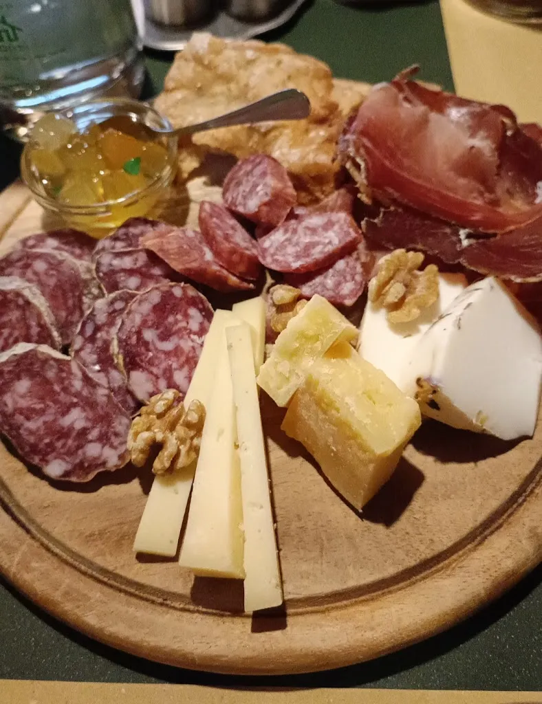 Martina Scortegagna_Bar trattoria pizzeria Veneri_Bronzolo_review