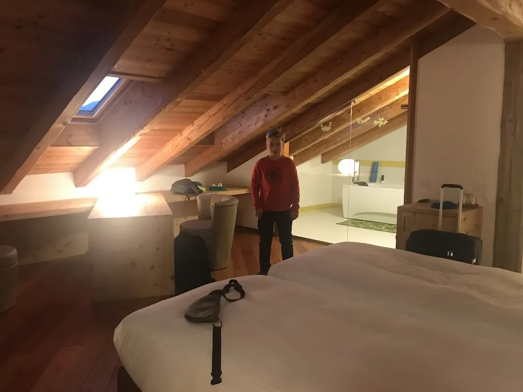 Anna Bobrova_Albergo Palazzo Lodron Bertelli_Caderzone Terme_review