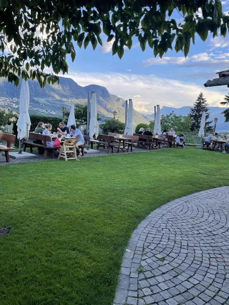 Tijs den Haan_Restaurant Hilberkeller_Caines - Kuens_review