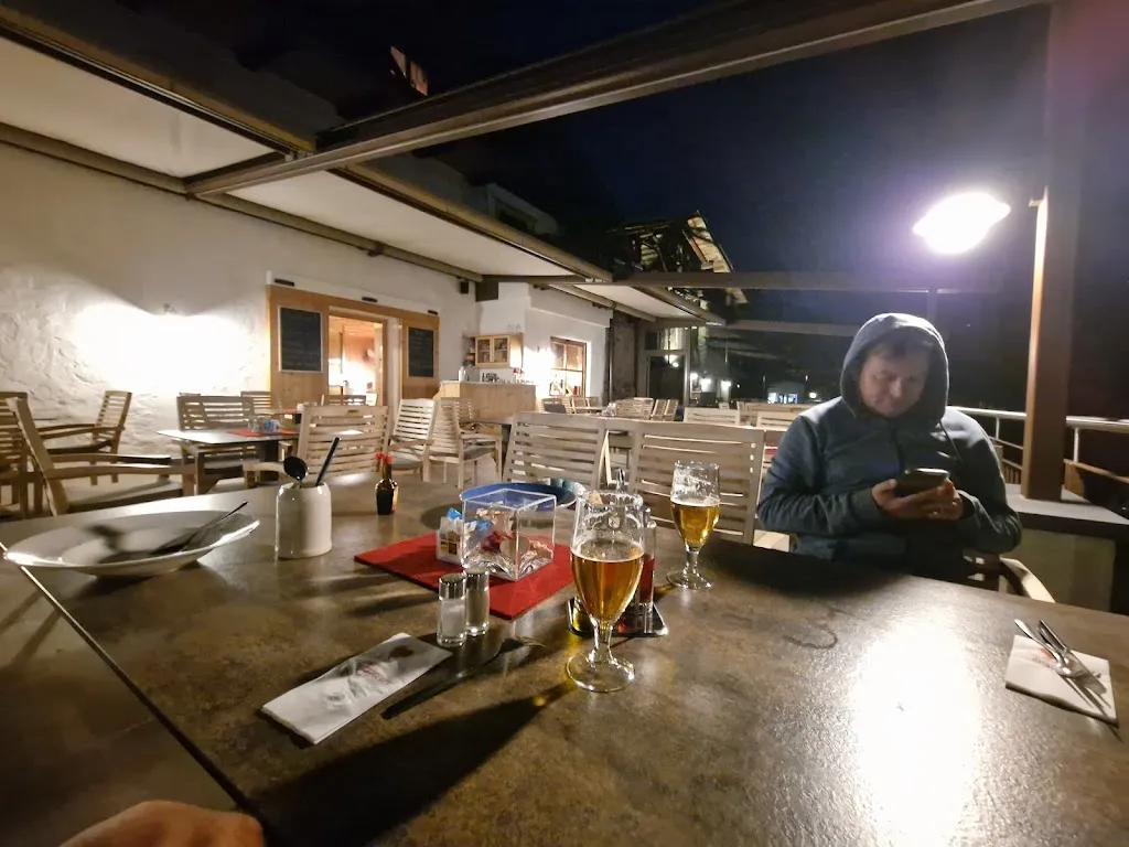 Raimund Andree_Ungerichthof_Caines - Kuens_review