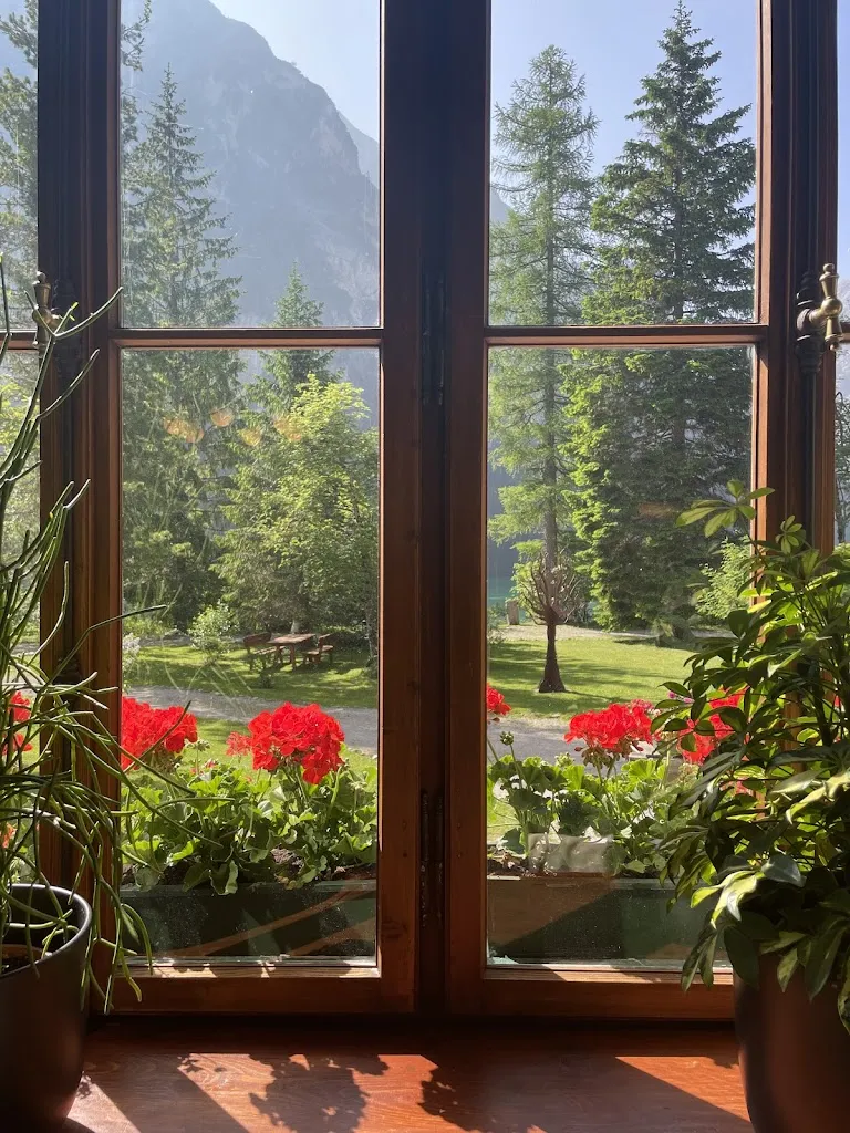 Joanna Cooper_Hotel Lago di Braies_Braies_review