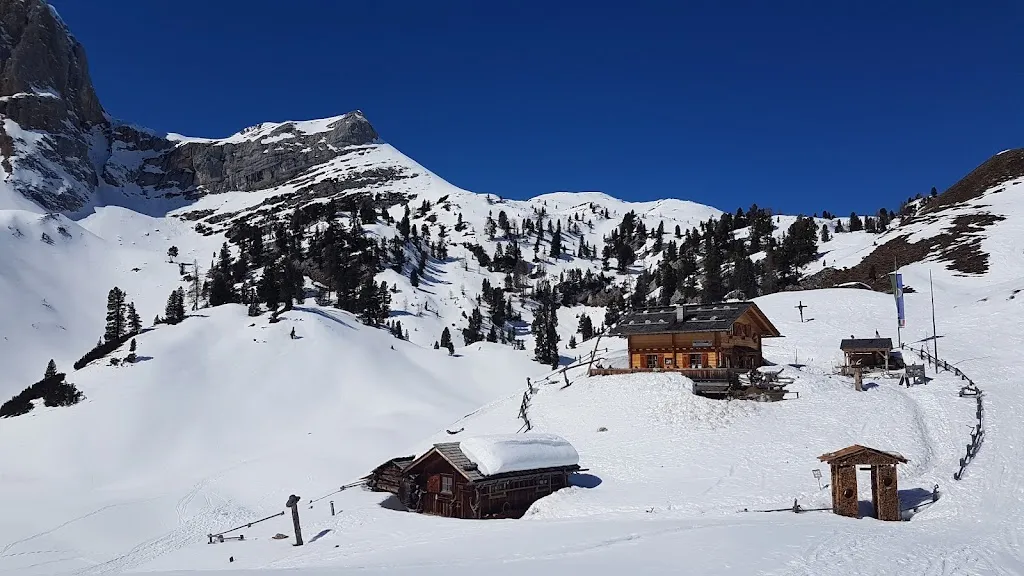 Stuart T._Malga Rossalm_Braies_review