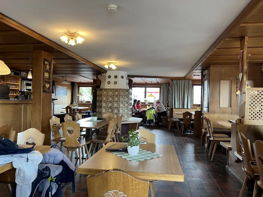 Dürrensteinhütte restaurant in Braies