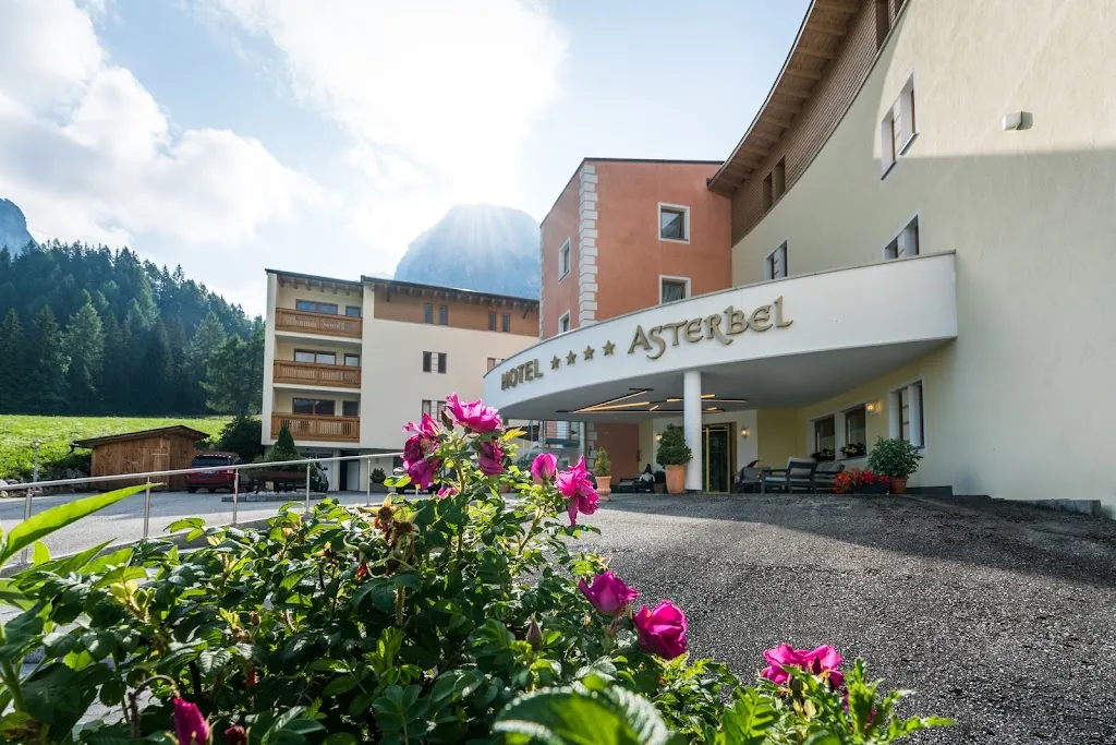 Hotel Asterbel restaurant in Braies