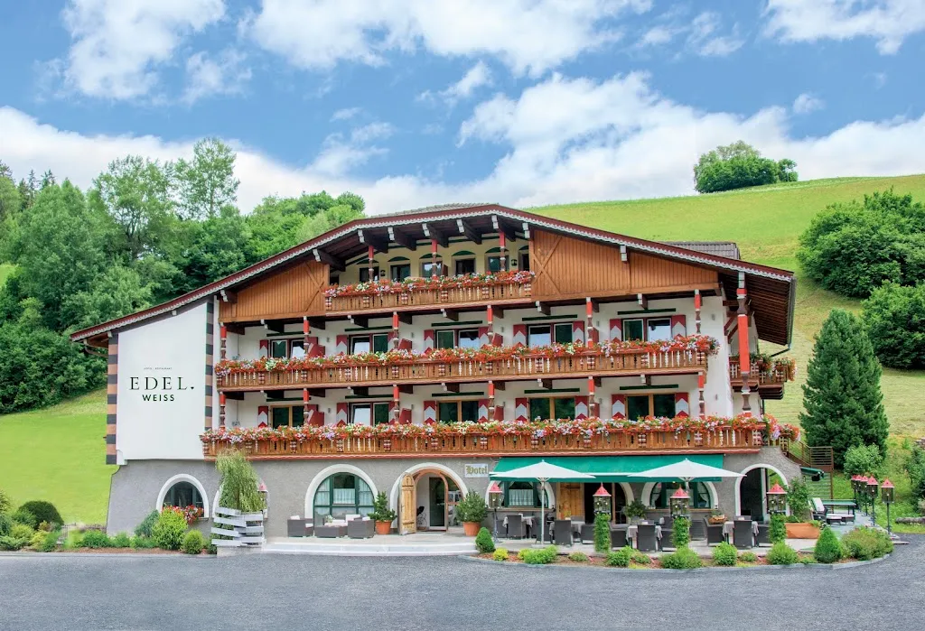 Hotel Edel.Weiss restaurant in Braies