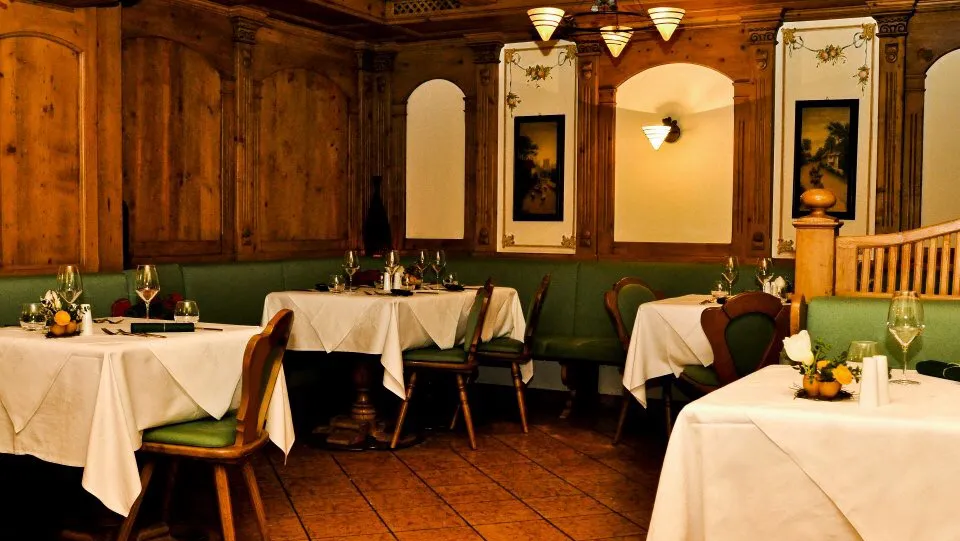 Goldener Löwe restaurant in Braies