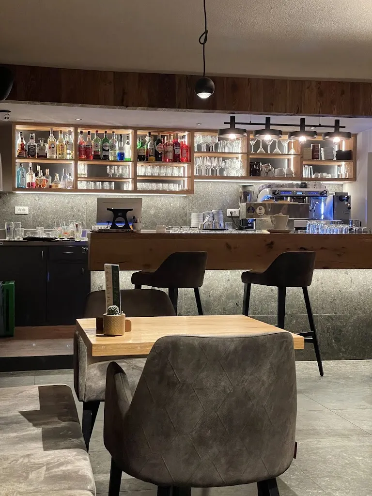 Ana Ceh_Villa Colli Lounge_Braies_review