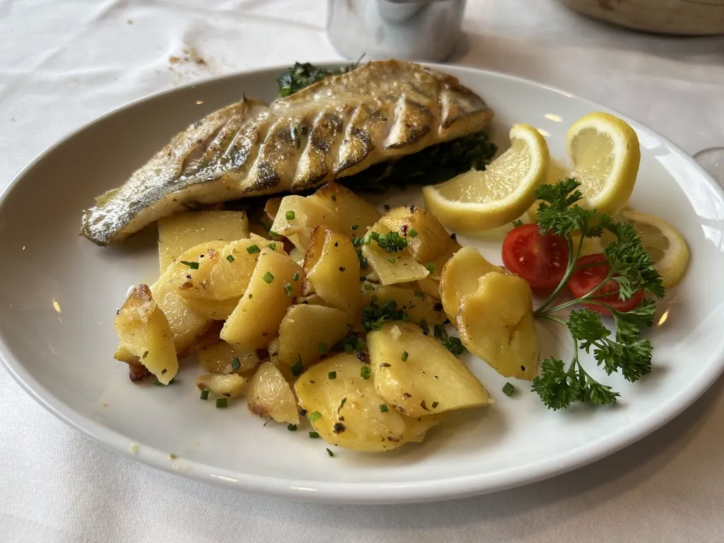 Riri “Universes” Raquel_Restaurant Durnwald_Braies_recensione