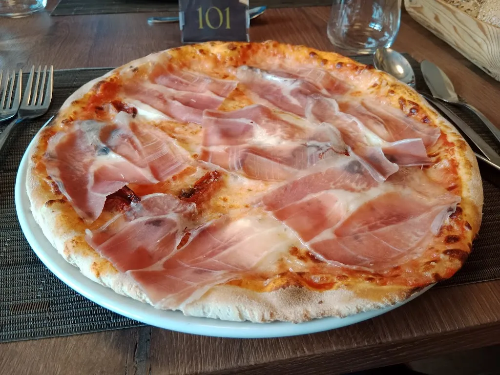 Pizzería Hotel Brückele_Braies_slider_image_1