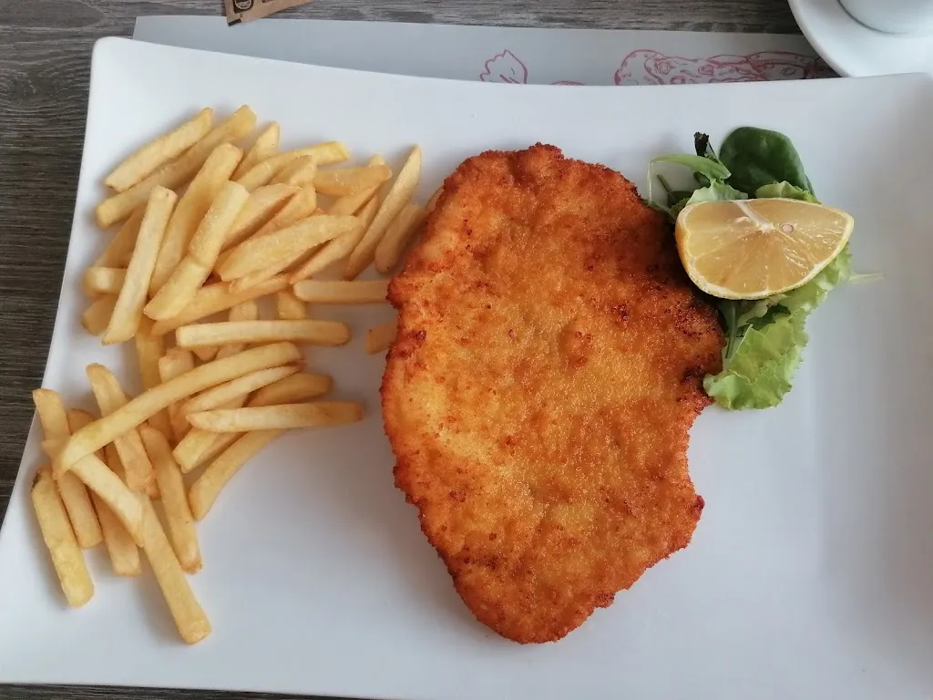 Lena Peschke_Panorama - Lievito Madre Ristorante Pizzeria Bar_Calceranica al Lago_review