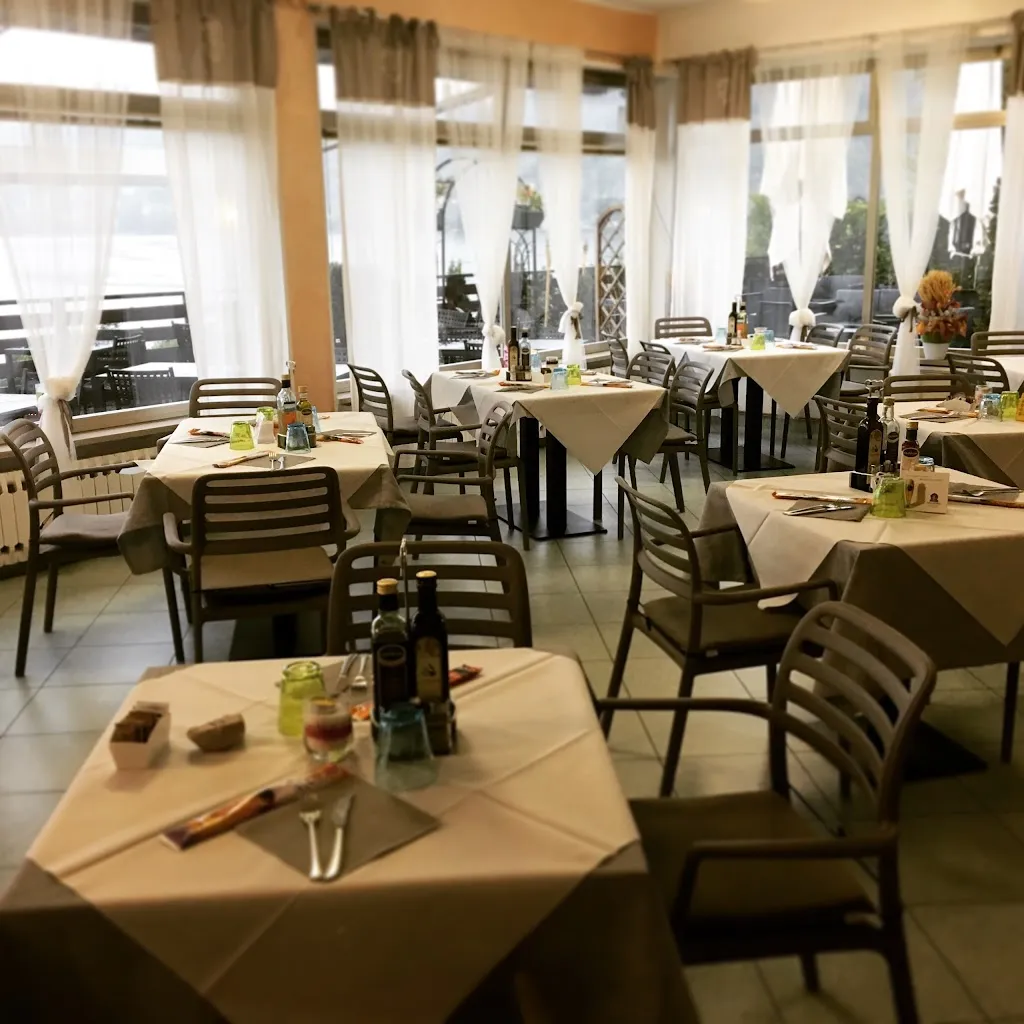 Panorama - Lievito Madre Ristorante Pizzeria Bar restaurant in Calceranica al Lago