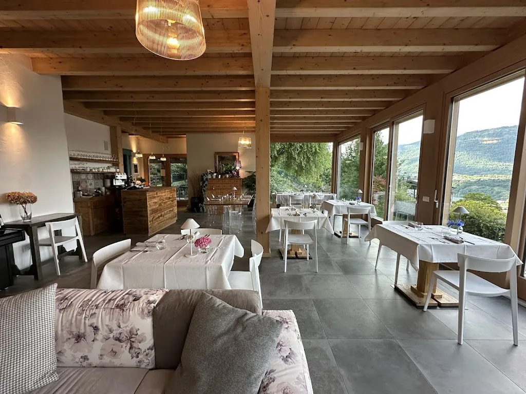 Agriturismo Verdecrudo restaurant in Calceranica al Lago