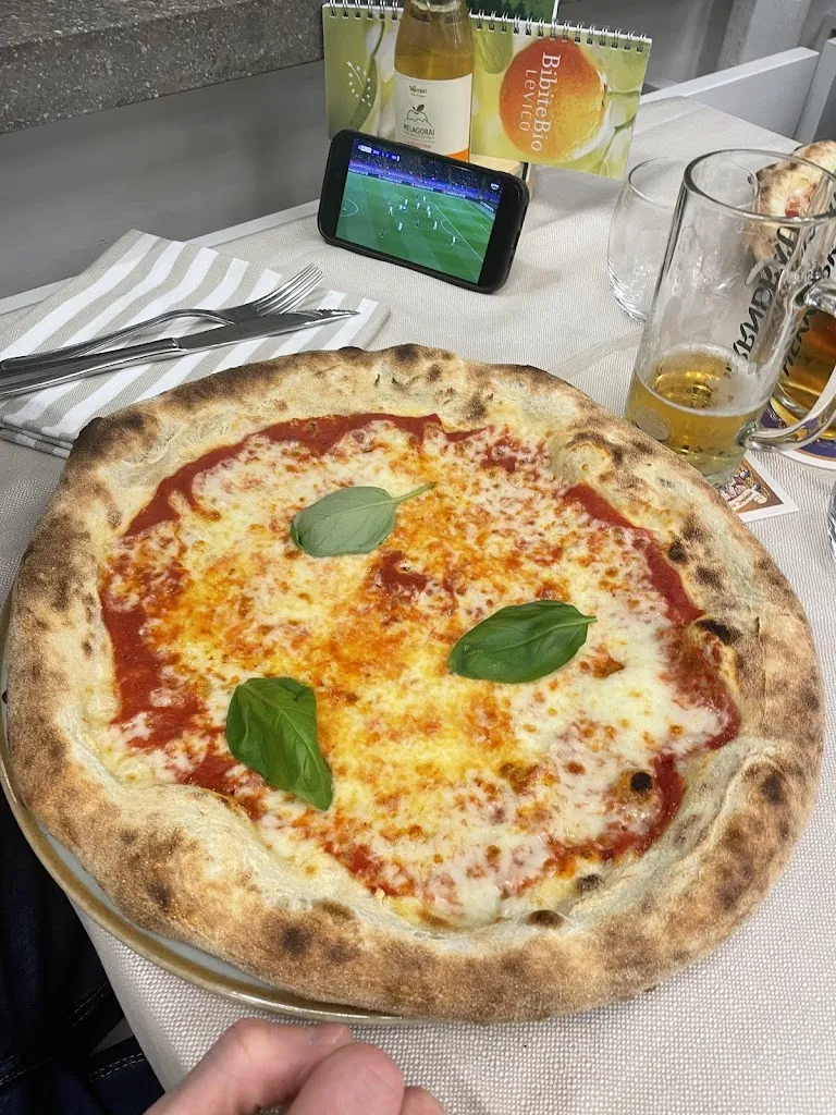 Brisa Shahinaj_La Corte Sul Lago_Calceranica al Lago_recensione