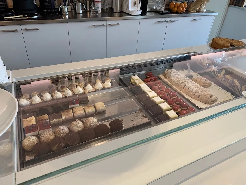 Bar Pasticceria Gelateria Al Lago restaurant in Calceranica al Lago