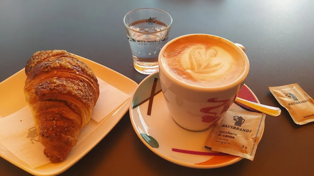 Bar Pasticceria Gelateria Al Lago_Calceranica al Lago_slider_image_2