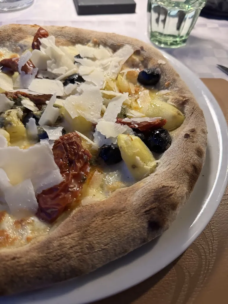 Ristorante pizzeria La Rocca_Calliano_slider_image_3