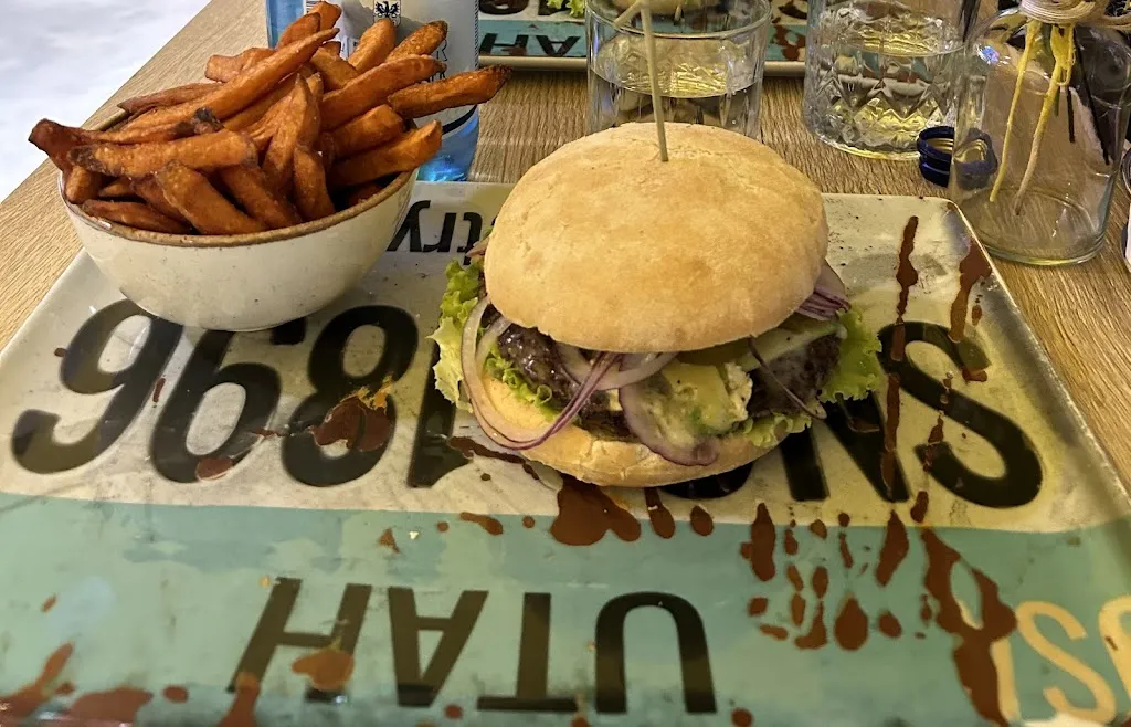 Luke Summerlin_Bar ristorante Go West Bruneck_Brunico_review