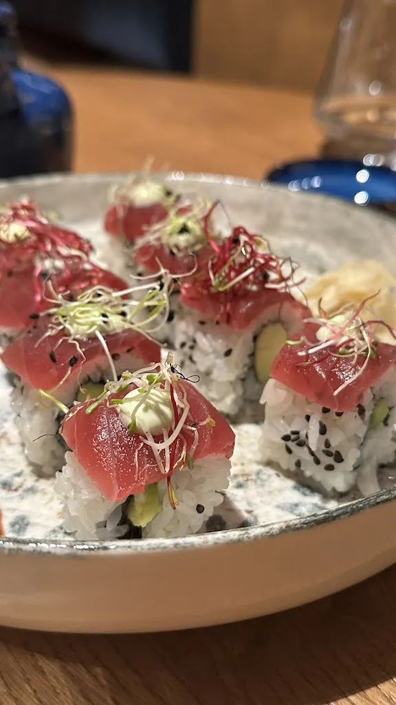 Daria Vysokova_VinSushi by RISCHON_Brunico_review