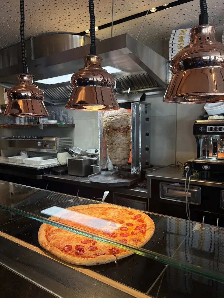 Pizza BAKI_Brunico_slider_image_3