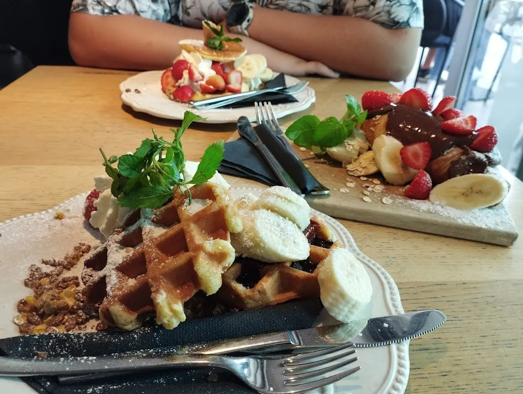 Izabela (iZBLK)_Sennibar_Brunico_review