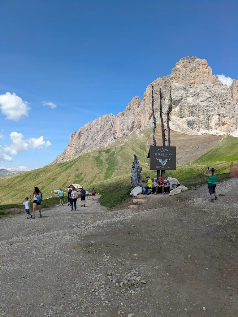 Mike Turff_Rifugio Friedrich August_Campitello di Fassa_review