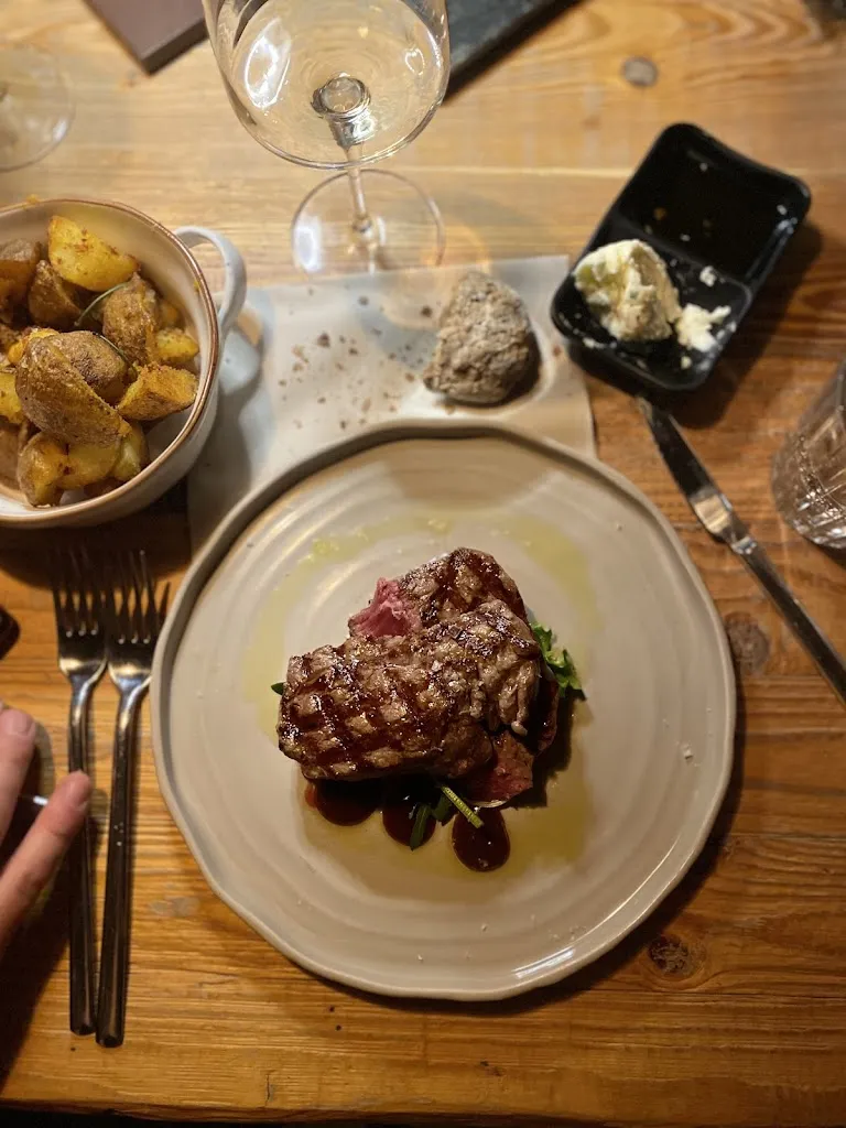 Karolina Zpiecaspadlo_Rifugio Friedrich August_Campitello di Fassa_review