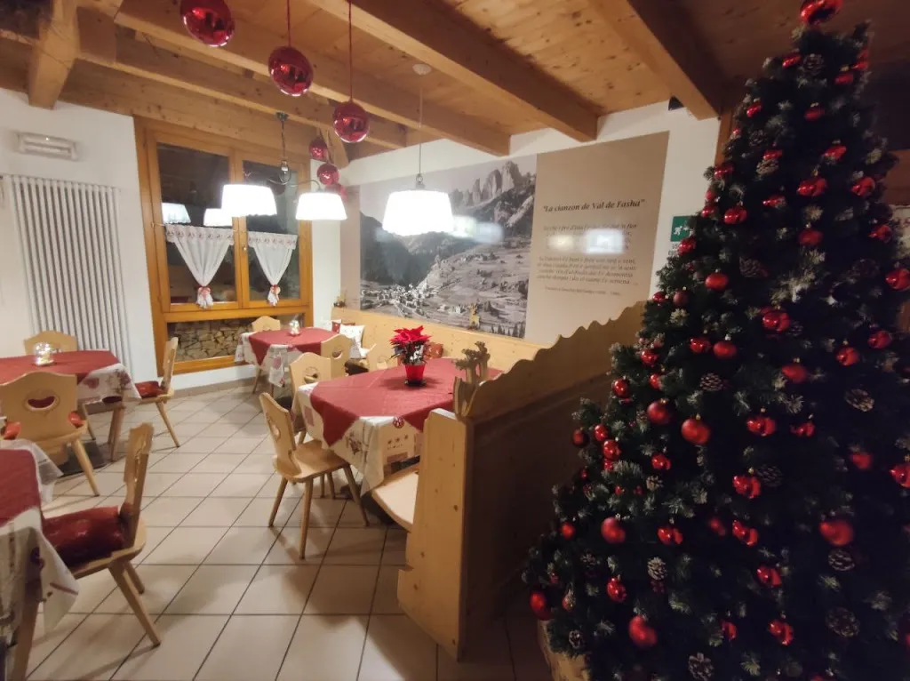 Baita Ischia restaurant in Campitello di Fassa