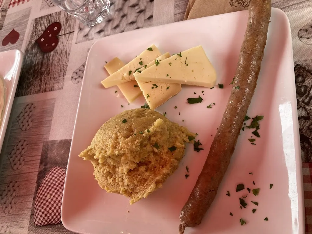 Cat Black_Rifugio Sandro Pertini_Campitello di Fassa_review