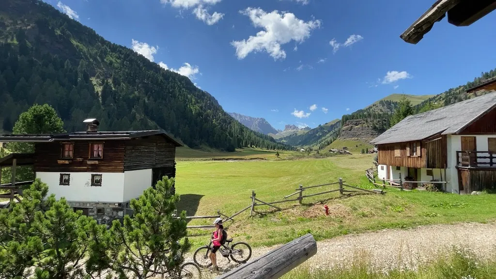 Rifugio Micheluzzi_Campitello di Fassa_slider_image_2