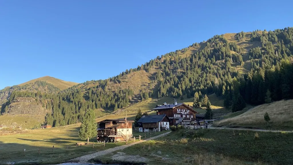 Rifugio Micheluzzi_Campitello di Fassa_slider_image_3