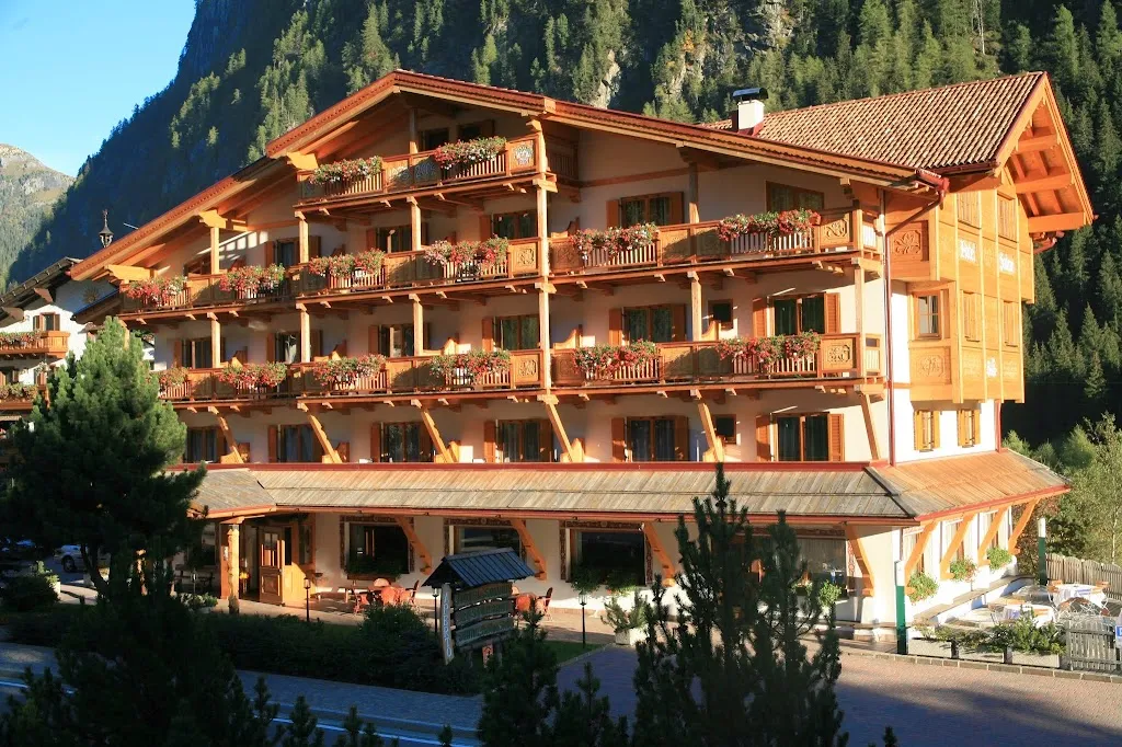 Hotel Salvan con spa e piscina_Campitello di Fassa_slider_image_1