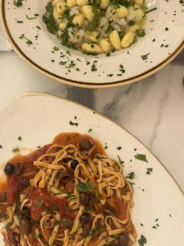 Shannon Schubert_Ai Tre Santi_Locorotondo_review