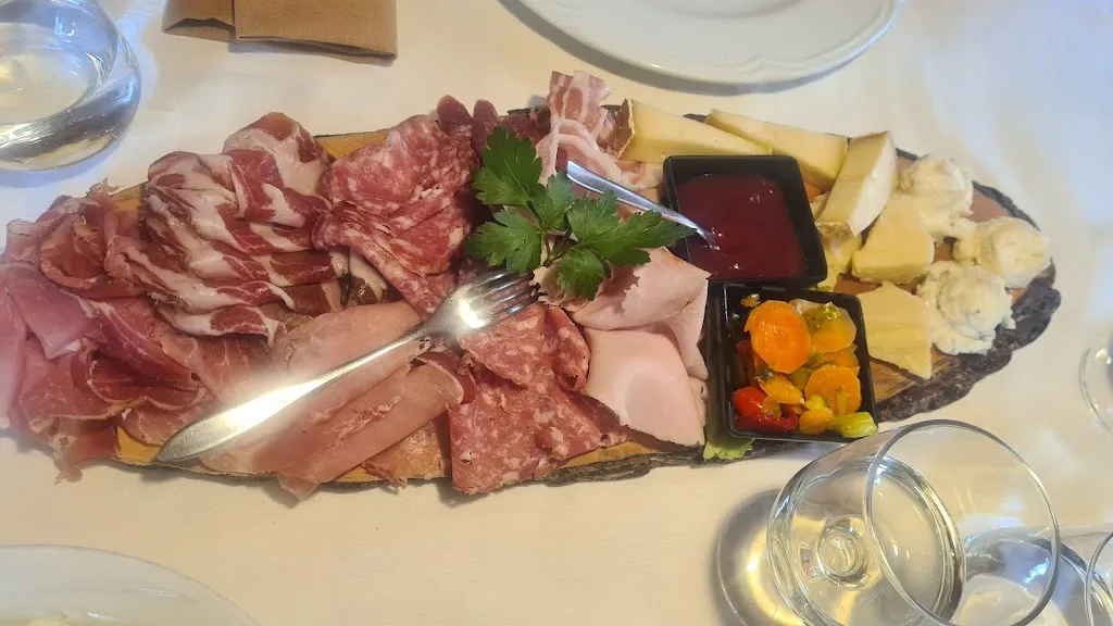 Sara Mazzeo_Bar Ristorante Pizzeria Castel Corona_Campodenno_review