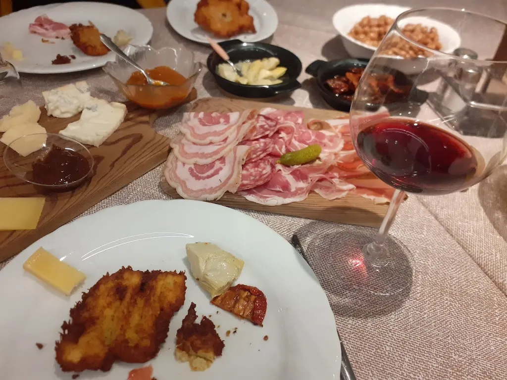 Laura Pedrotti_Hotel | Ristorante Pizzeria 