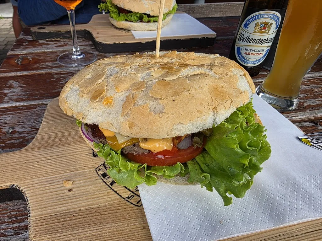 V MOTOR Bar & Grill_Campo di Trens_slider_image_3