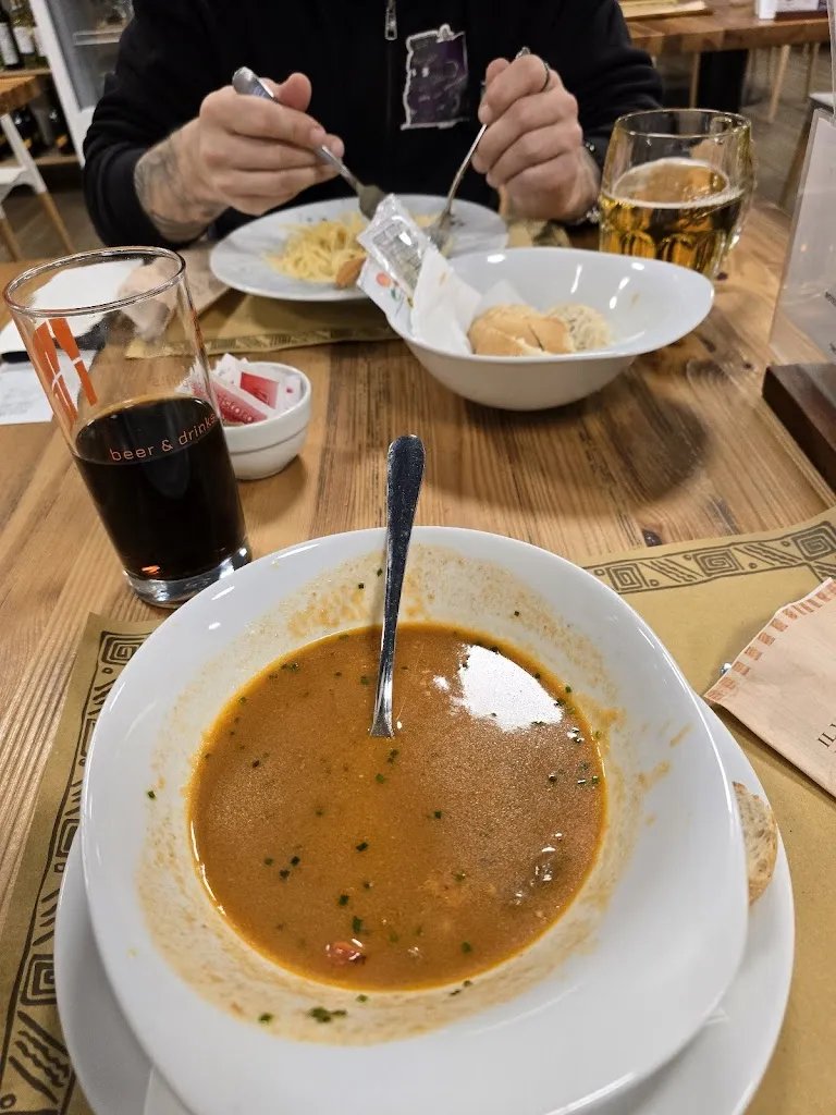 Elina Turunen_Restaurant & Pizzeria Top-Stop._Campo di Trens_review