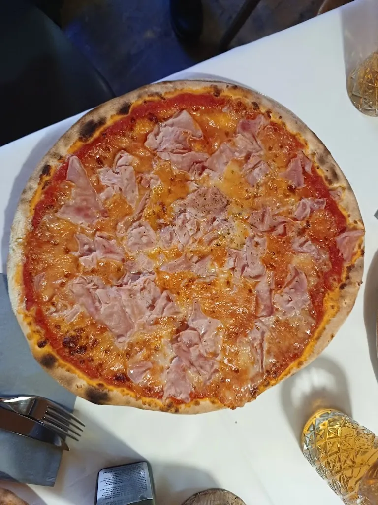 Emilio Iglesias_Biwak Restaurant Pizzeria Pub_Campo di Trens_review