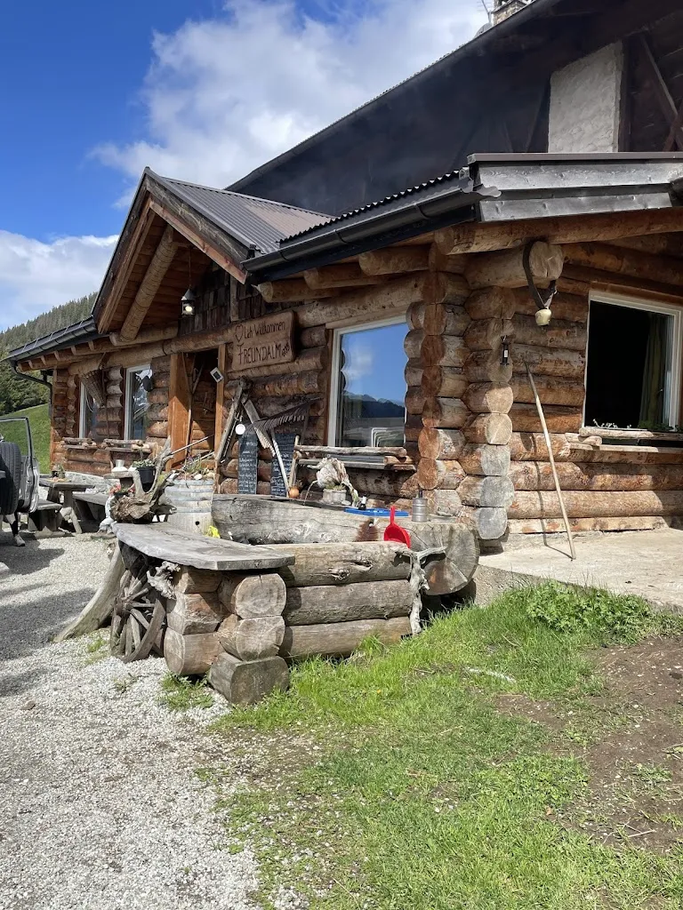 Kimberly Burdick_Freundalm_Campo di Trens_review