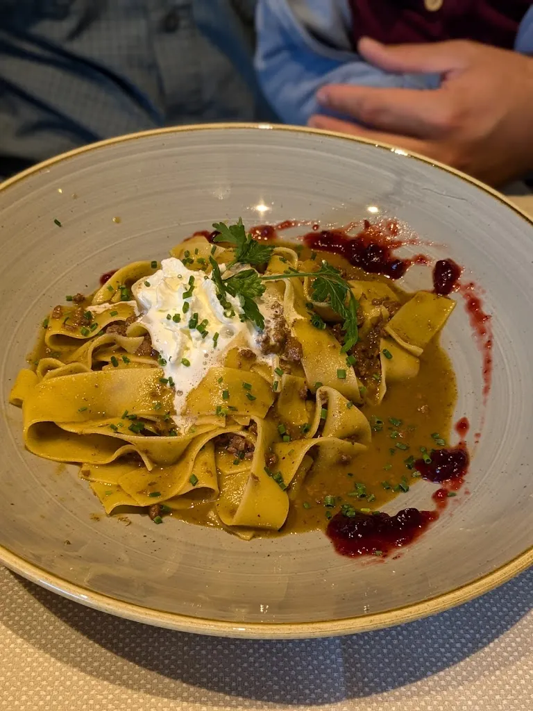 Emma Housari_Restaurant Pizzeria Europa_Campo di Trens_review