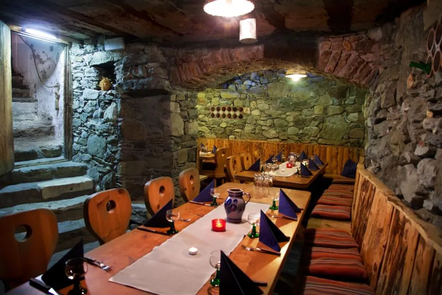 Angerguterkeller - Hofschank restaurant in Castelbello