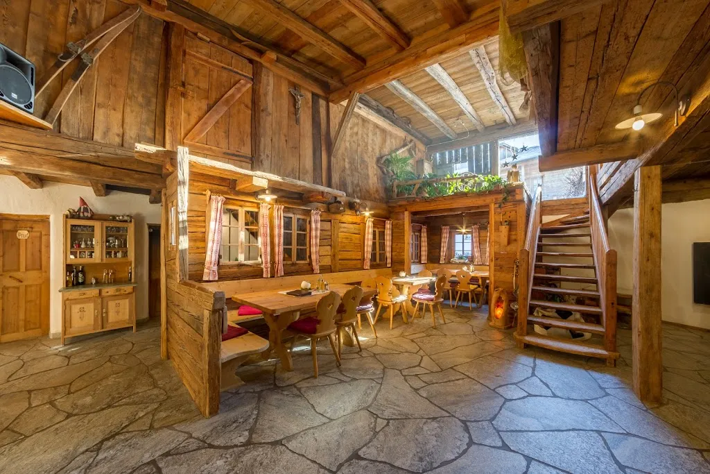 Hofschank und Appartments Schüsslerhof restaurant in Campo Tures