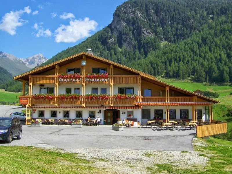 Pichlerhof restaurant in Campo Tures
