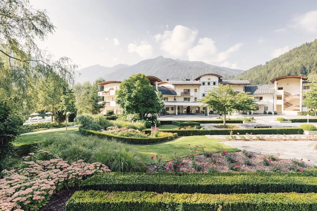 Alpenpalace Luxury Hideaway & Spa Retreat restaurant in Campo Tures