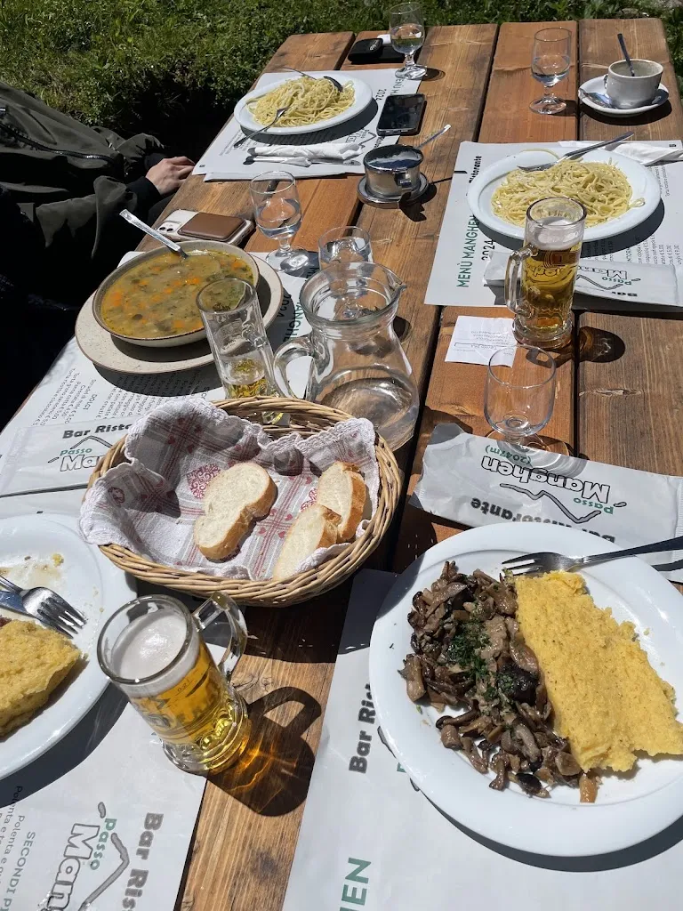 Simeng L _Bar Ristorante Passo Manghen_Castello Molina di Fiemme_review