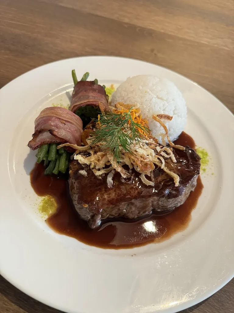 Paul Gheorghe Handra_Wirtshaus Sapperlot_Cermes_review